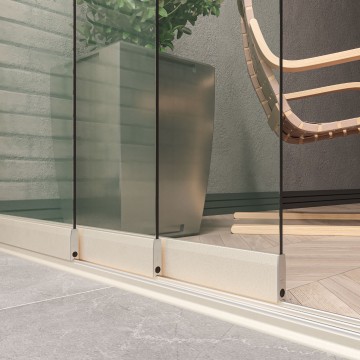 3 railsysteem creme met helder glas van 2000 tot 3000 mm breed met totale hoogte van 1970 mm tot 2700 mm