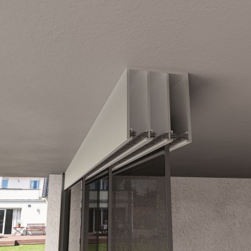 3 railsysteem wit met getint glas van 2000 tot 3000 mm breed met totale hoogte van 1970 mm tot 2700 mm