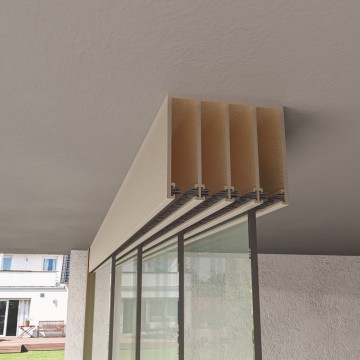 4 railsysteem creme met helder glas van 3000 tot 4000 mm breed met totale hoogte van 1970 mm tot 2700 mm