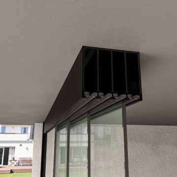 4 railsysteem zwart met helder glas van 3000 tot 4000 mm breed met totale hoogte van 1970 mm tot 2700 mm