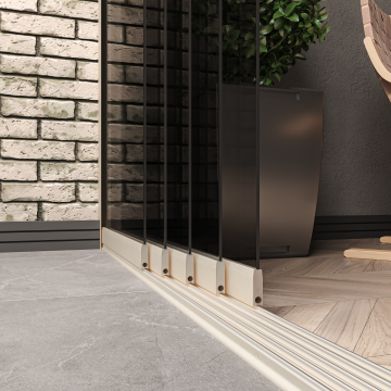 5 railsysteem creme met getint glas van 4000 tot 5000 mm breed met totale hoogte van 1970 mm tot 2700 mm