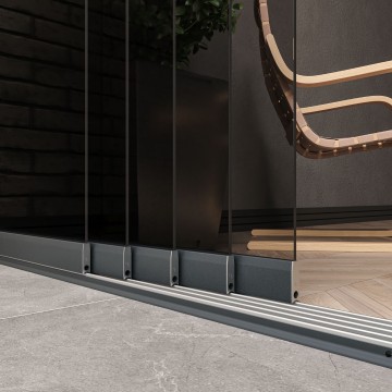 5 railsysteem antraciet met getint glas van 4000 tot 5000 mm breed met totale hoogte van 1970 mm tot 2700 mm