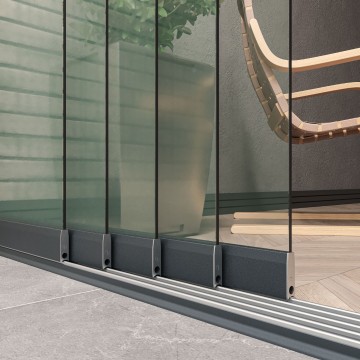 5 railsysteem antraciet met helder glas van 4000 tot 5000 mm breed met totale hoogte van 1970 mm tot 2700 mm