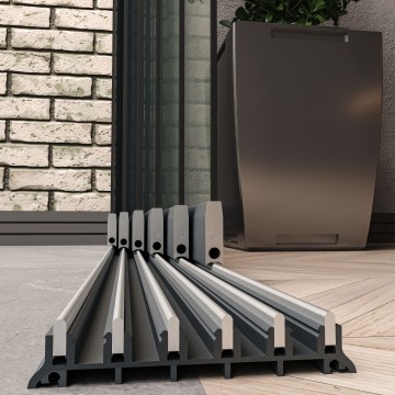 6 railsysteem antraciet met helder glas van 5000 tot 6000 mm breed met totale hoogte van 1970 mm tot 2700 mm