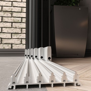 6 railsysteem wit met getint glas van 5000 tot 6000 mm breed met totale hoogte van 1970 mm tot 2700 mm