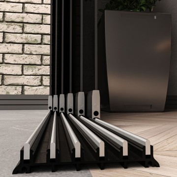 6 railsysteem zwart met getint glas van 5000 tot 6000 mm breed met totale hoogte van 1970 mm tot 2700 mm