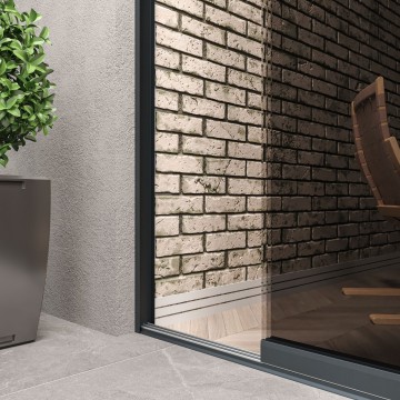 6 railsysteem antraciet met getint glas van 5000 tot 6000 mm breed met totale hoogte van 1970 mm tot 2700 mm