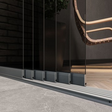 6 railsysteem antraciet met getint glas van 5000 tot 6000 mm breed met totale hoogte van 1970 mm tot 2700 mm