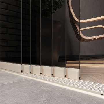 6 railsysteem creme met getint glas van 5000 tot 6000 mm breed met totale hoogte van 1970 mm tot 2700 mm